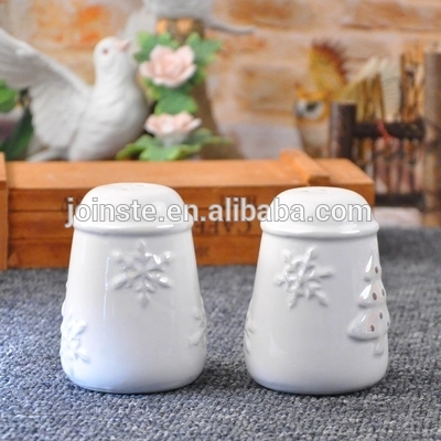 Customized white Christmas tree painting salt and pepper shaker spice shaker portable