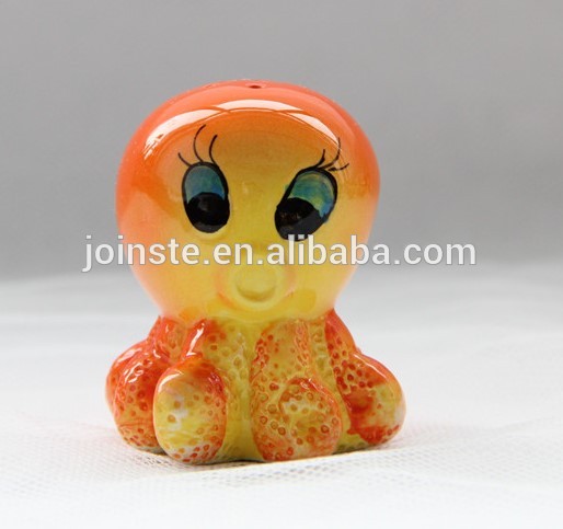 Customized mini disposable octopus shape ceramic salt and pepper shaker