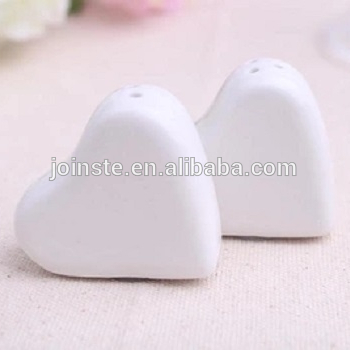 Customized white heart shape salt and pepper shaker set wedding favors