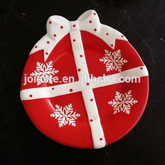 Round Christmas plate with snowflake painting