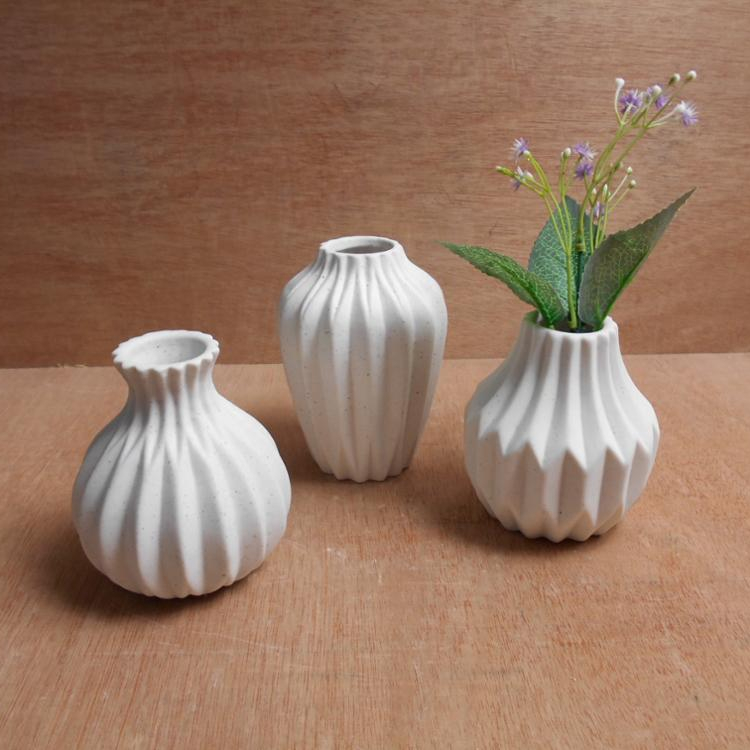 2019 Newly design white ceramic flower pot with different shape custom flower vase