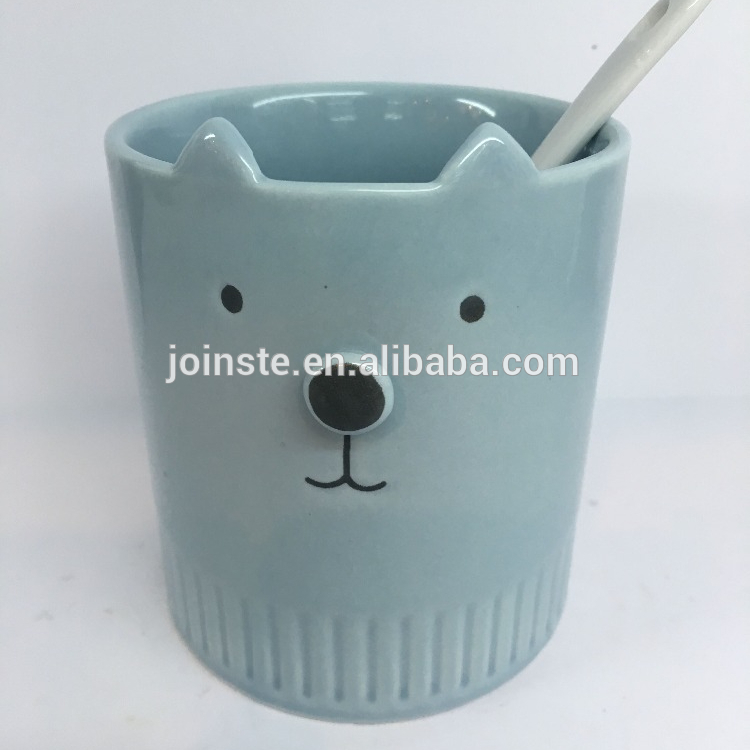 Bear shaped ceramic mugs with spoon