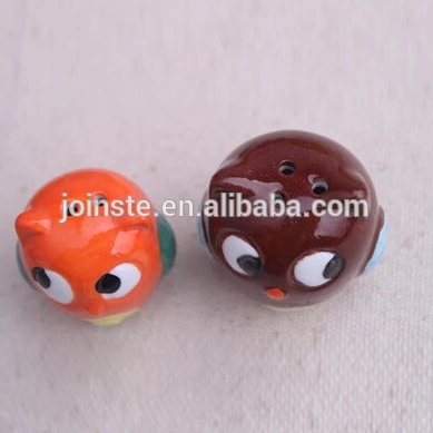 Customized owl shape mini disposable ceramic salt and pepper shaker set