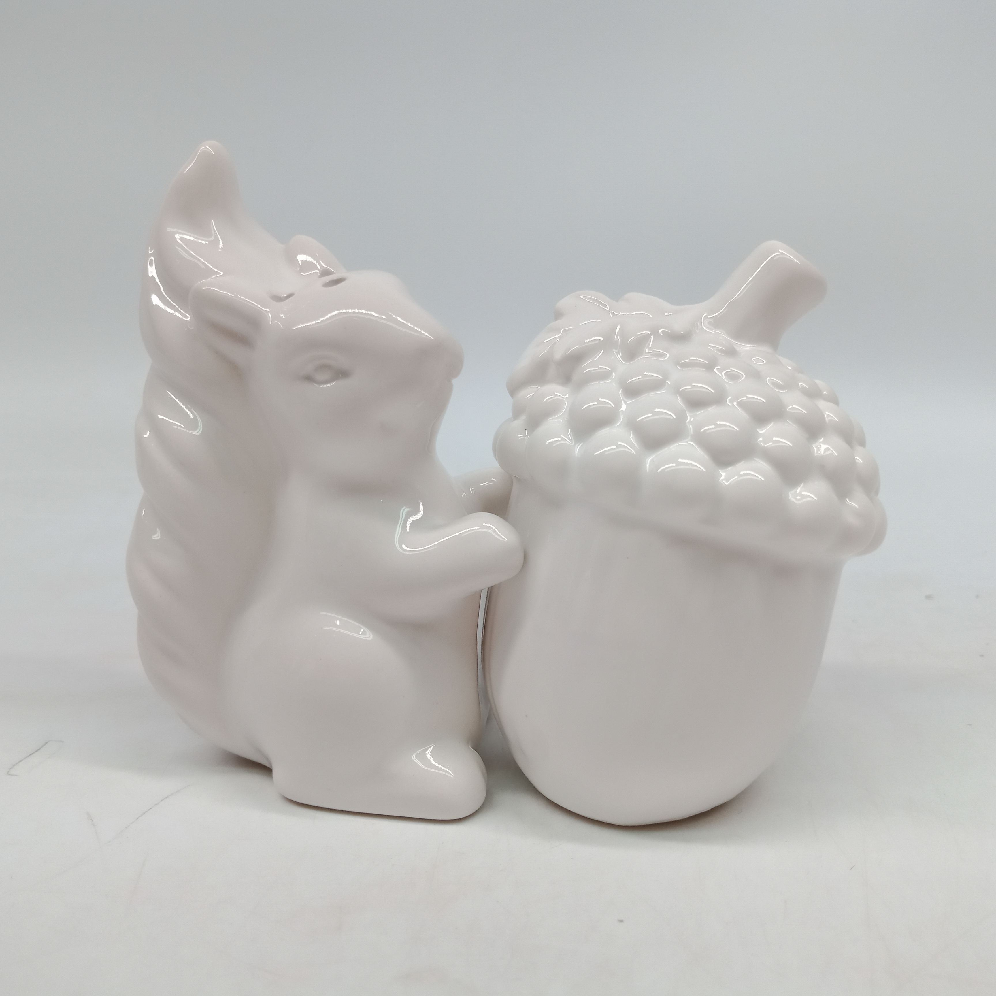 Custom salt & pepper shakers,ceramic squirrel salt and pepper shakers,pinecone salt and pepper shaker