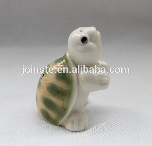 Customized standing turtle shape ceramic salt and pepper shaker spice shaker