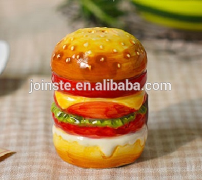 Customized hamburger 3d hand made painting ceramic salt and pepper shaker spice shaker