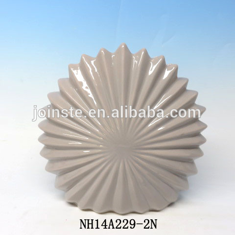 Ceramic shell shaped flower holders