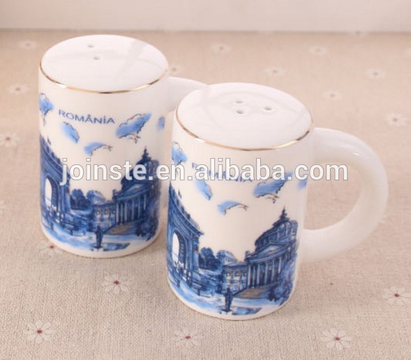 Customized mug shape ceramic salt and pepper shaker set with handle