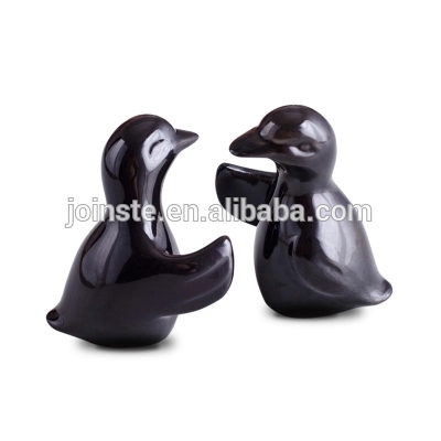 Customized black birds shape mini disposable ceramic salt and pepper shaker Cruet set