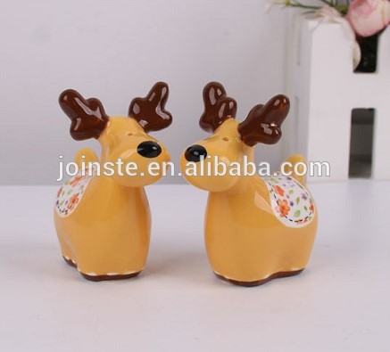 Customized mini yellow deer disposable ceramic salt and pepper shaker