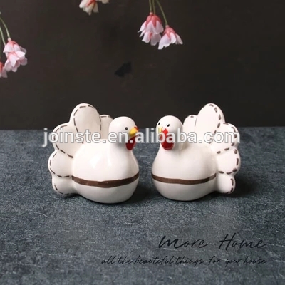 Customized white cute chick ceramic salt and pepper shaker spice shaker