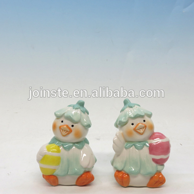 Customized disposable cute child ceramic salt and pepper shaker