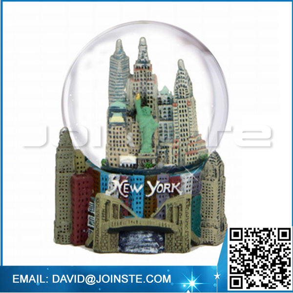 Souvenir new york snow globe