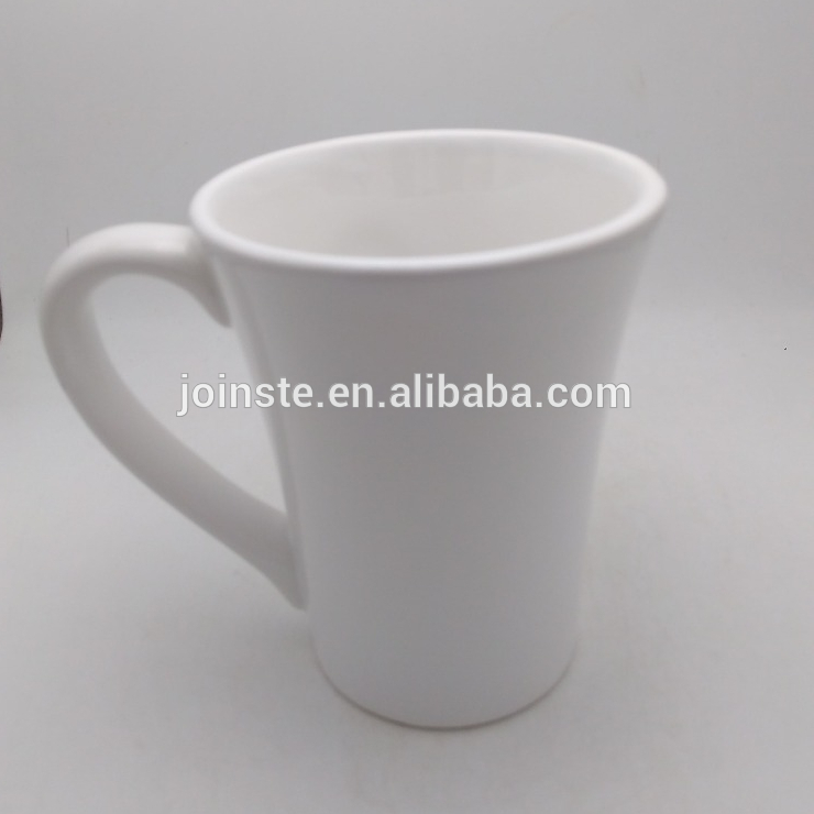 Simple pure white ceramic mug with handle 450 ml