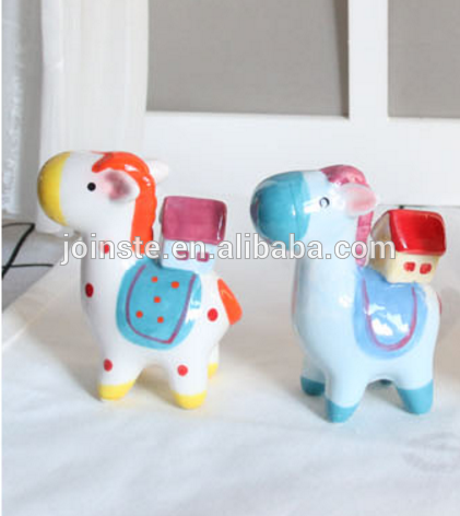 Custom ceramic horse shape hand made painting kid's room decoration item