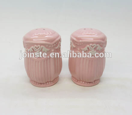 Customized pink round shape ceramic salt and pepper shaker set wedding favors