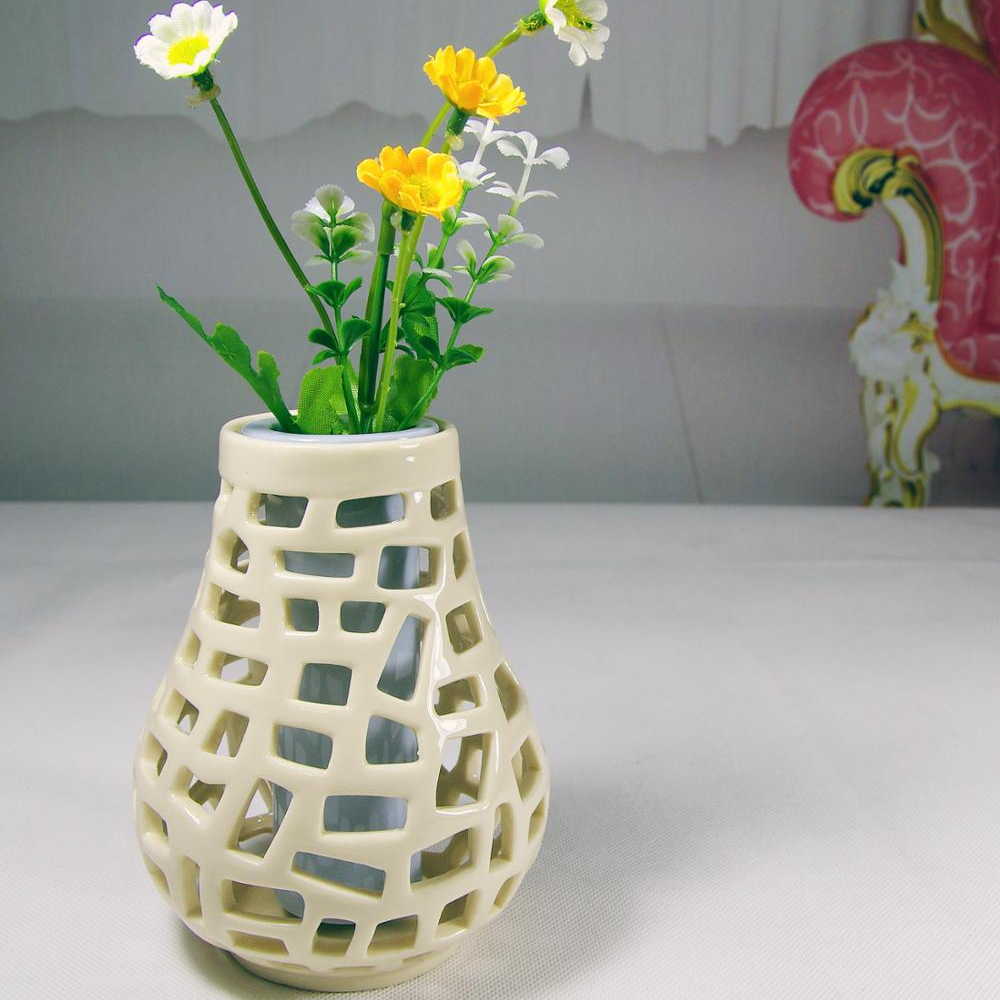 Hollow out ceramic flower vase Sweet for indoor Decoration White