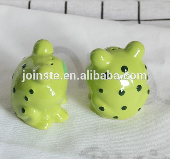 Funny animal green frog salt and pepper shaker set home decoration