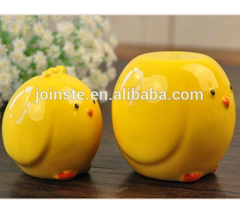 Customized yellow round mini chick ceramic salt and pepper shaker set home decoration