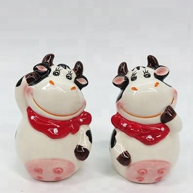 Custom salt and pepper shaker set, Cow salt and pepper shakers