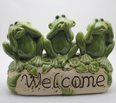 Custom ceramic green frog home decoration garden decoration pieces